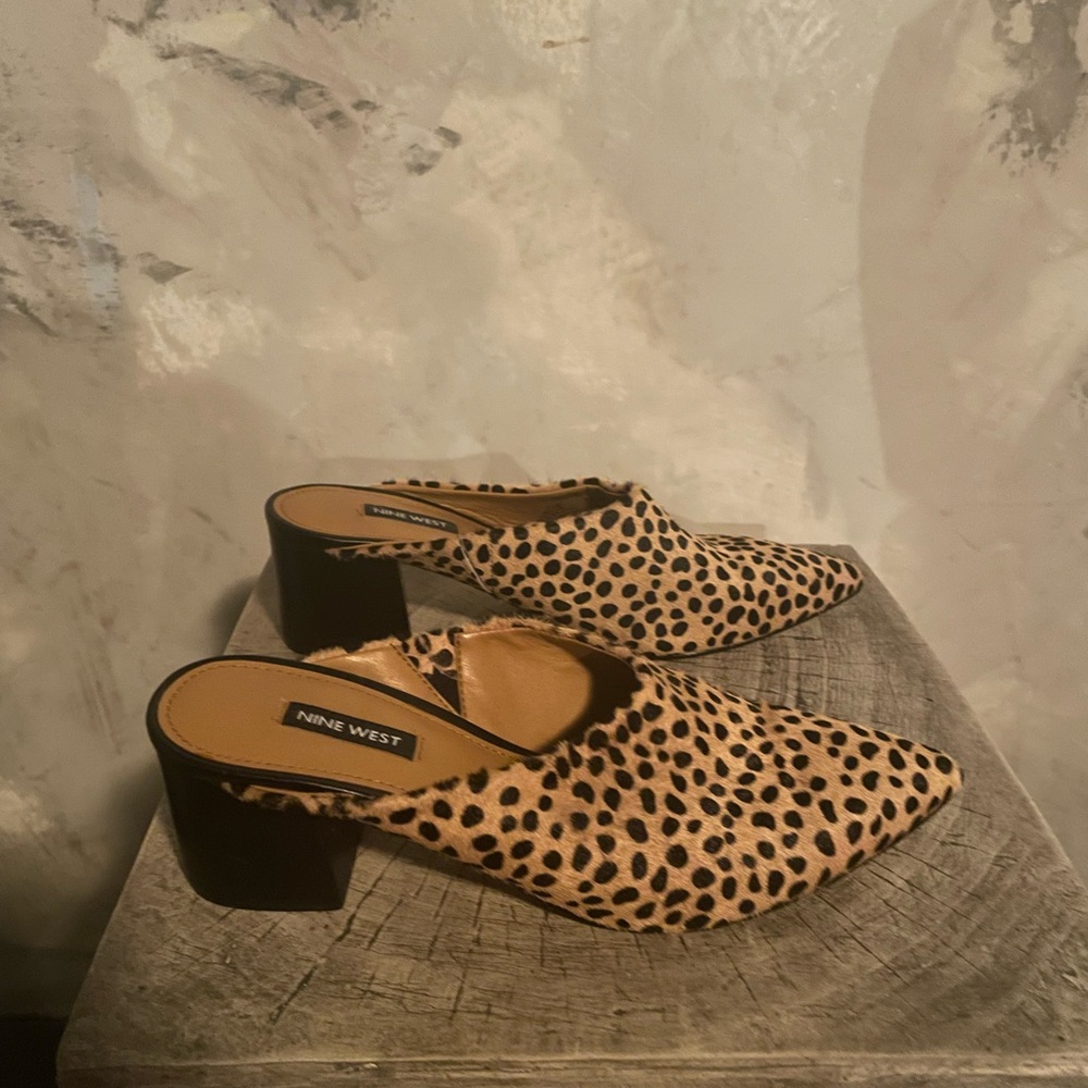 Nine West Spotted Tan and Black Mules - Picture 3 of 7